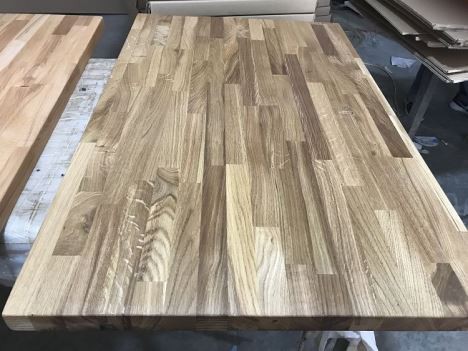 Deska jídelního stolu z dubového dřeva